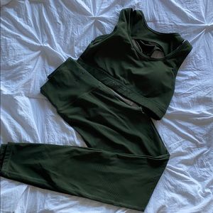 Alphalete Surface Bra & Legging Set